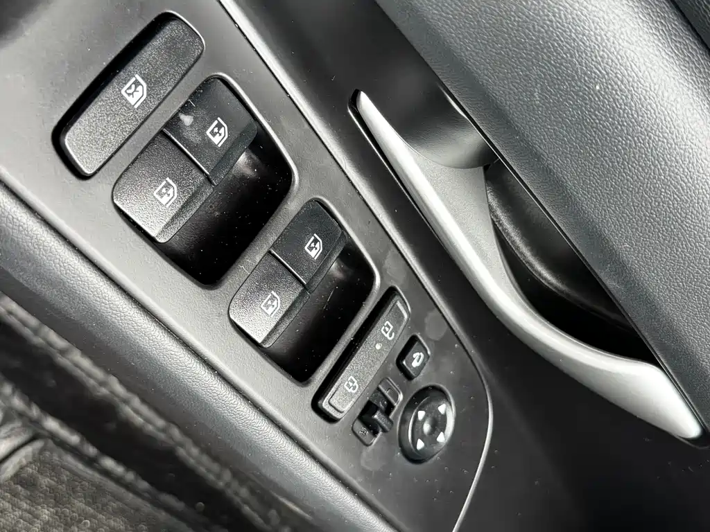 Hyundai Elantra — фото 21