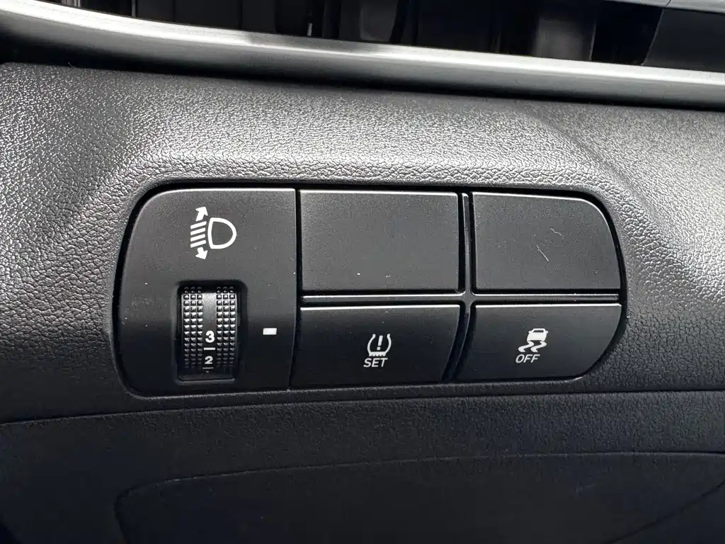 Hyundai Elantra — фото 22