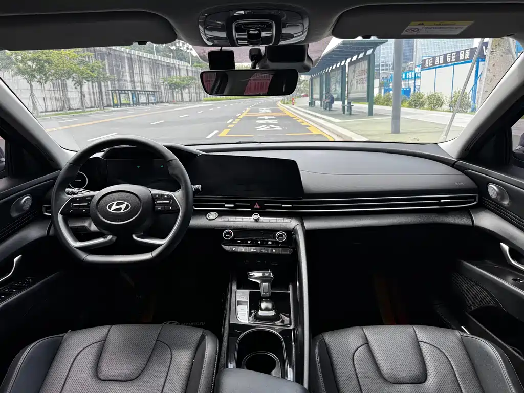 Hyundai Elantra — фото 24