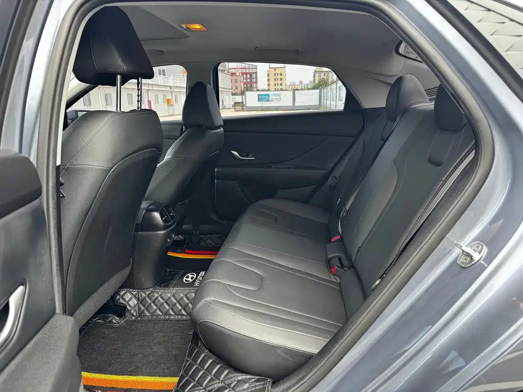 Hyundai Elantra — фото 8