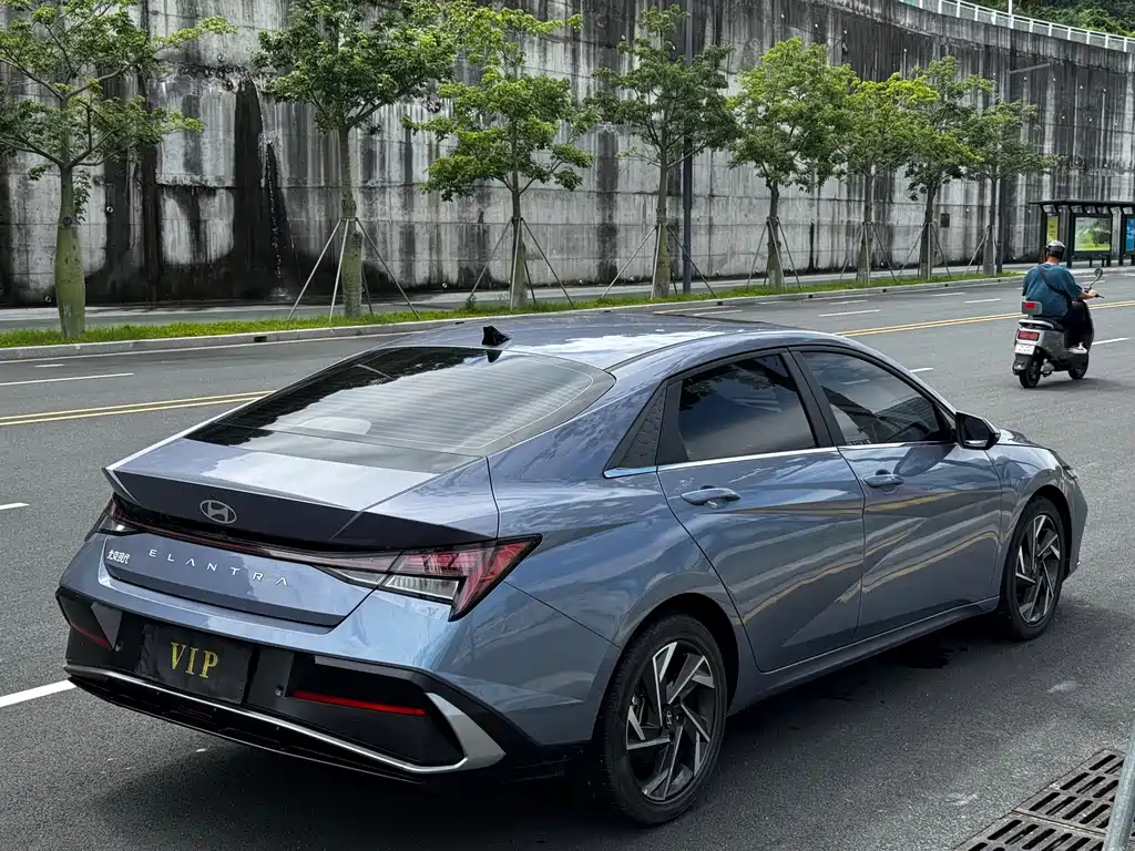 Hyundai Elantra — фото 9