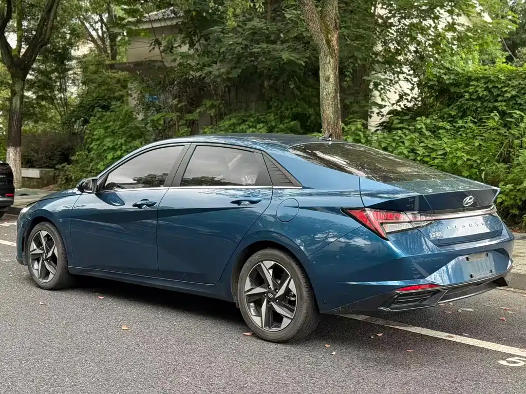 Hyundai Elantra — фото 4