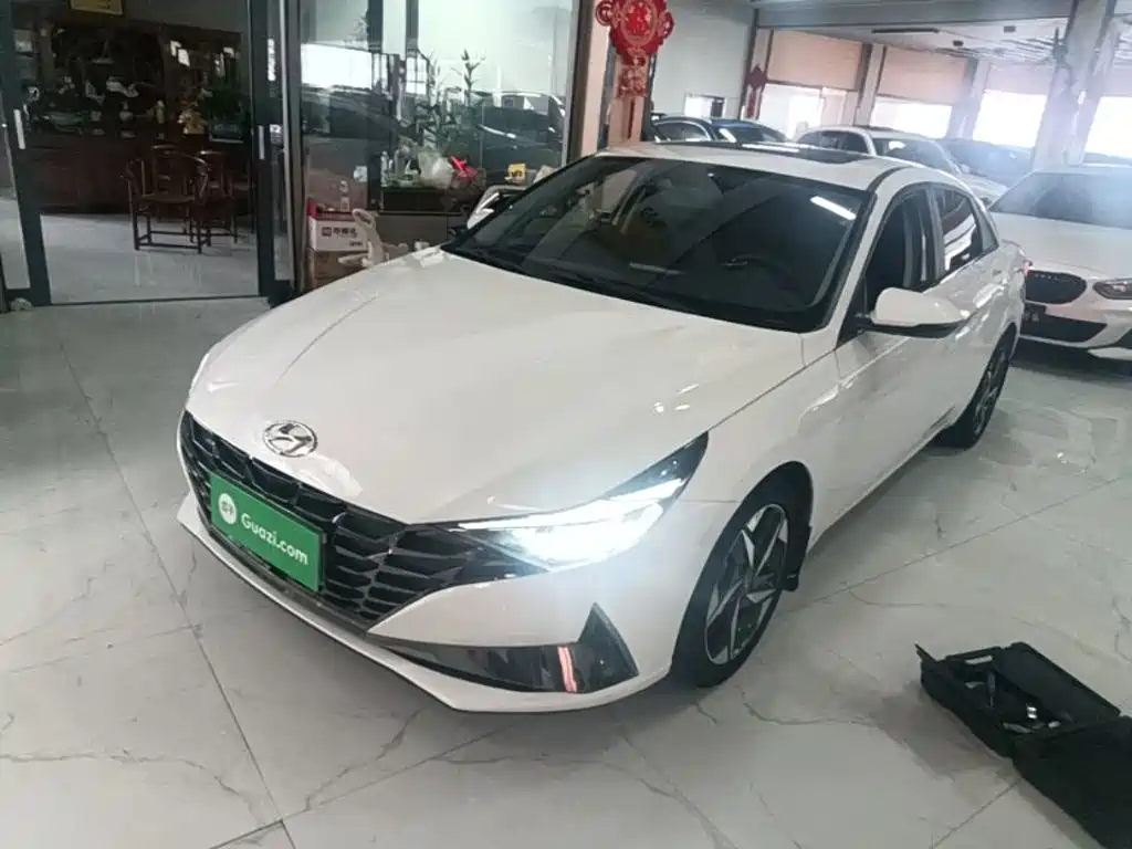 Hyundai Elantra — фото 2