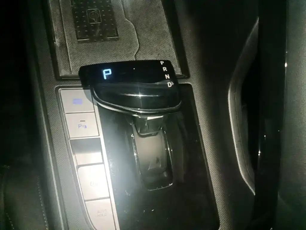 Hyundai Elantra — фото 14