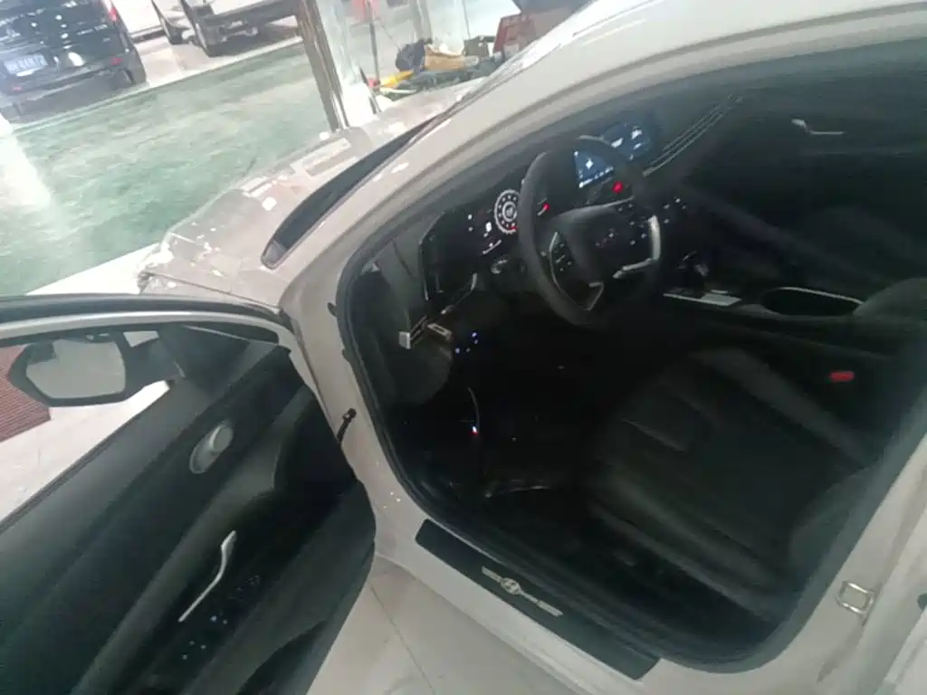 Hyundai Elantra — фото 16