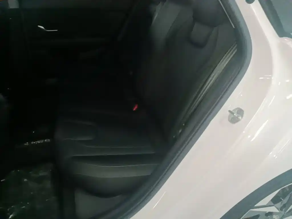 Hyundai Elantra — фото 17
