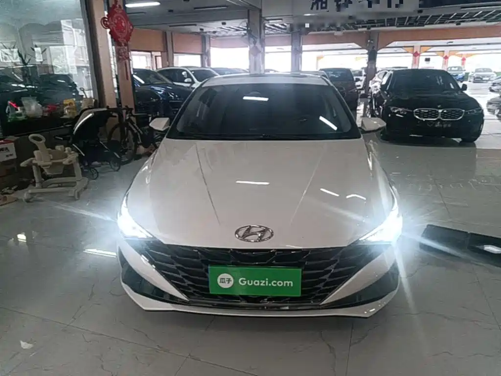 Hyundai Elantra — фото 3