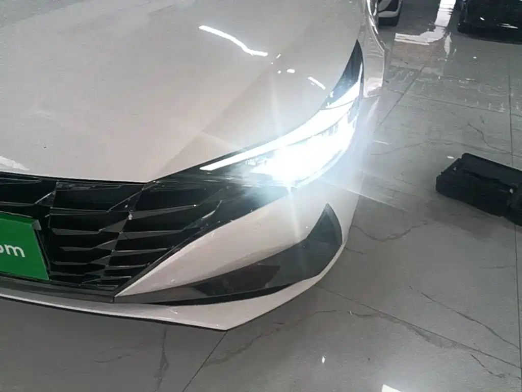 Hyundai Elantra — фото 24