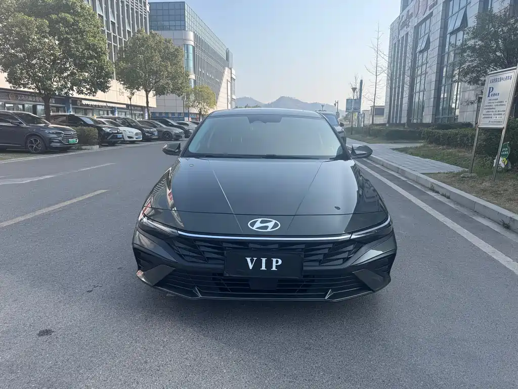Hyundai Elantra — фото 2
