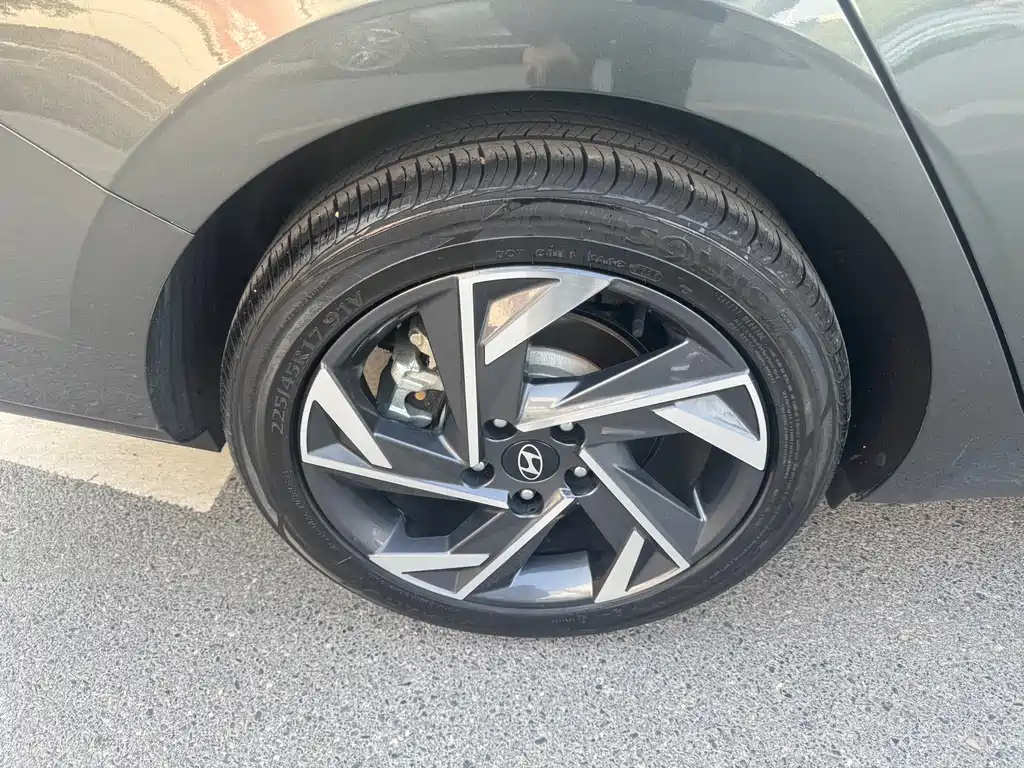 Hyundai Elantra — фото 15