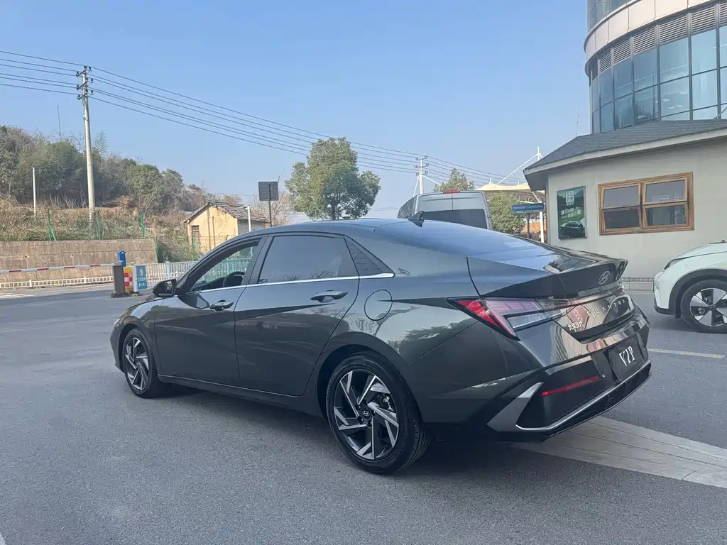 Hyundai Elantra — фото 6