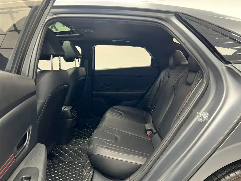 Hyundai Elantra — фото 14