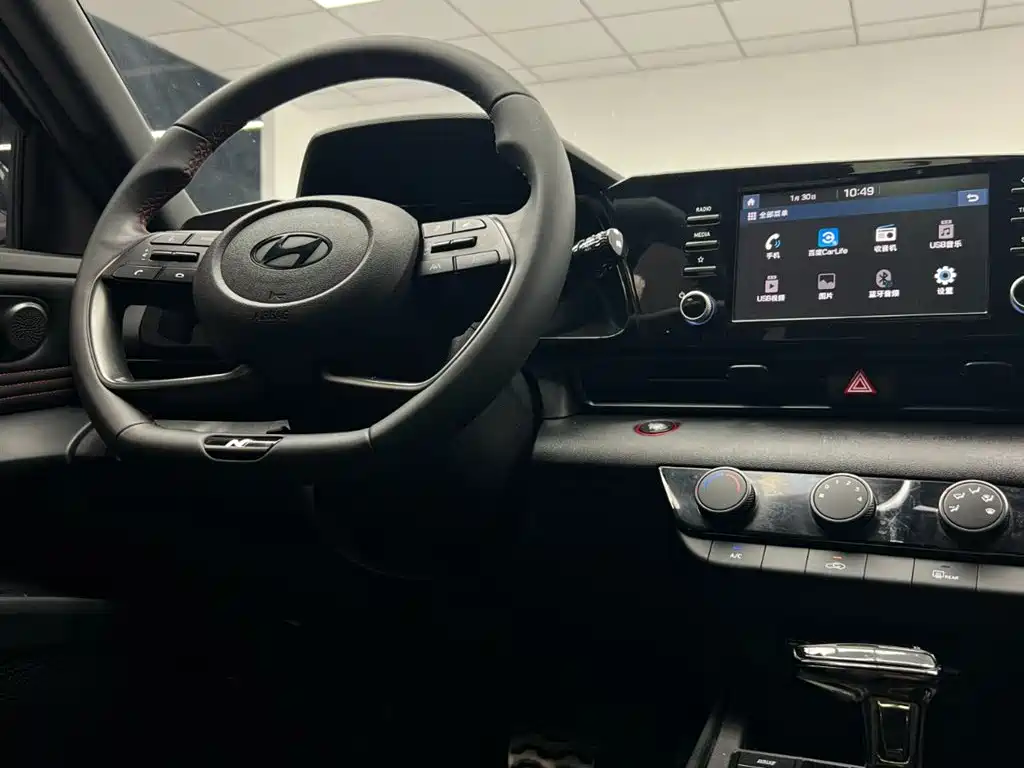 Hyundai Elantra — фото 18