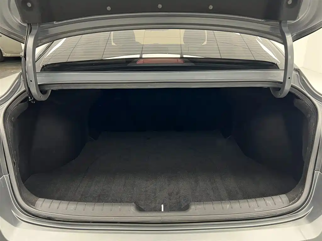 Hyundai Elantra — фото 22