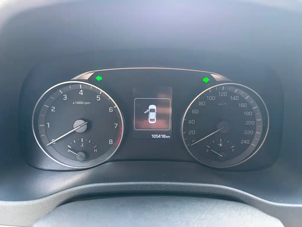 Hyundai Elantra — фото 14