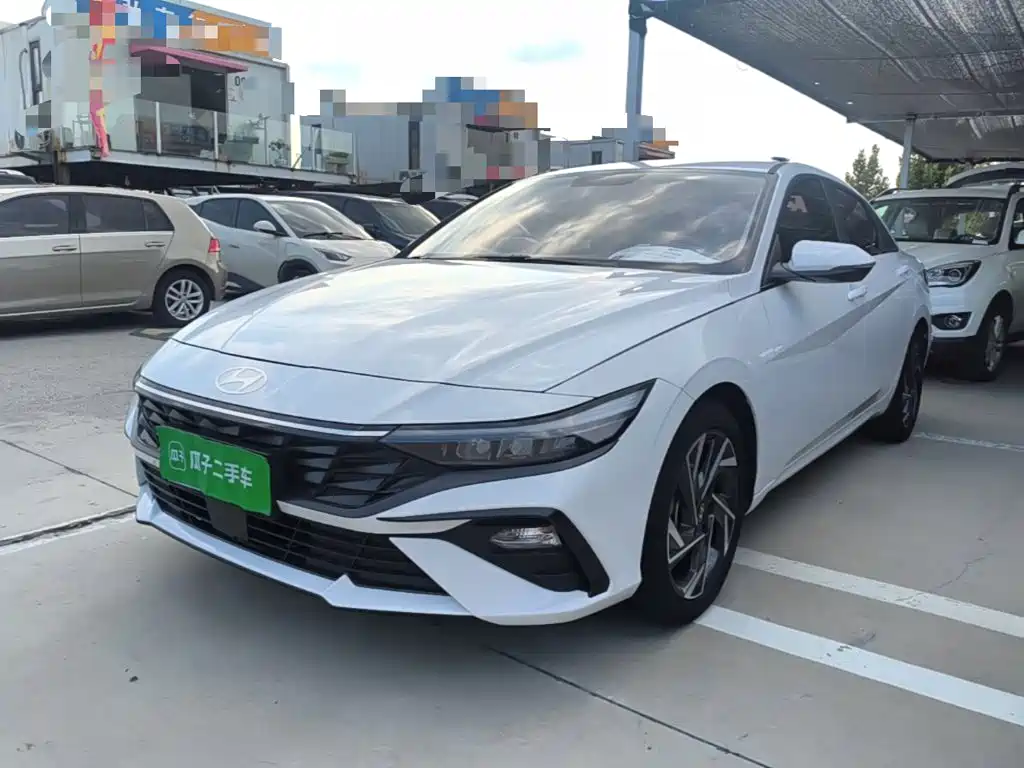 Hyundai Elantra — фото 2