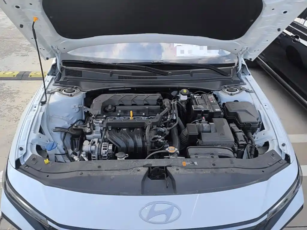 Hyundai Elantra — фото 20