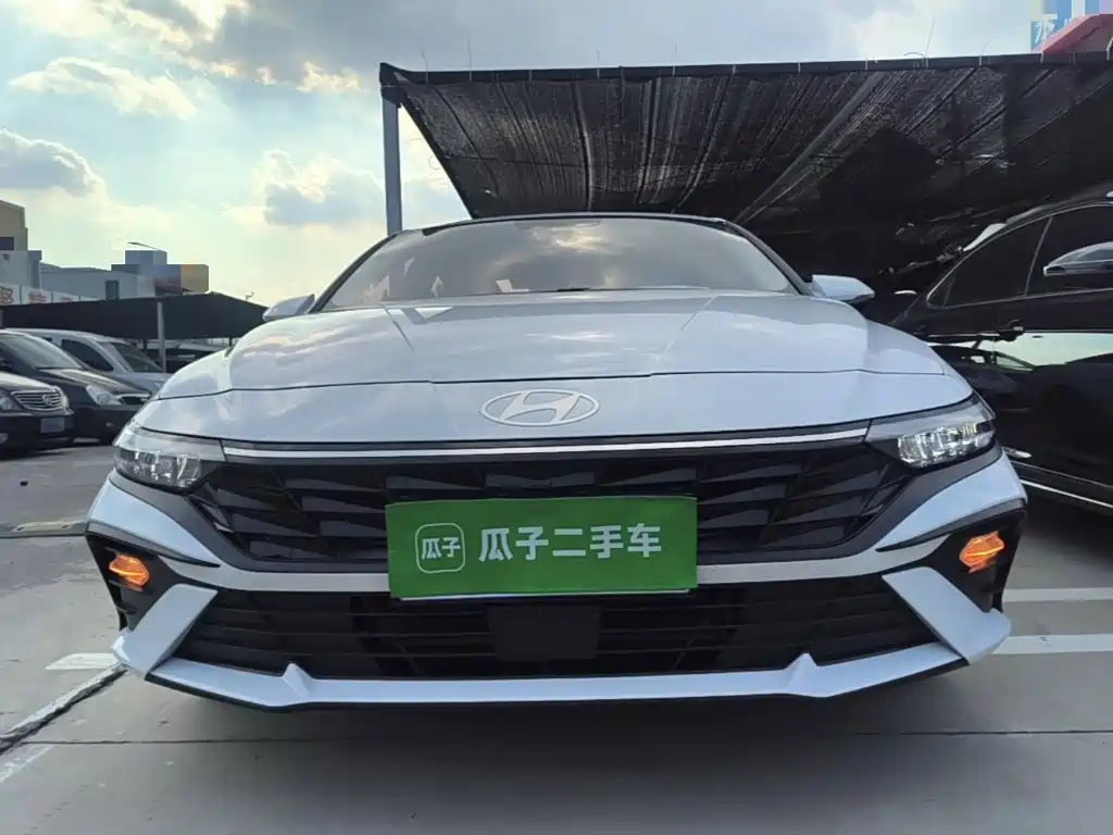 Hyundai Elantra — фото 3