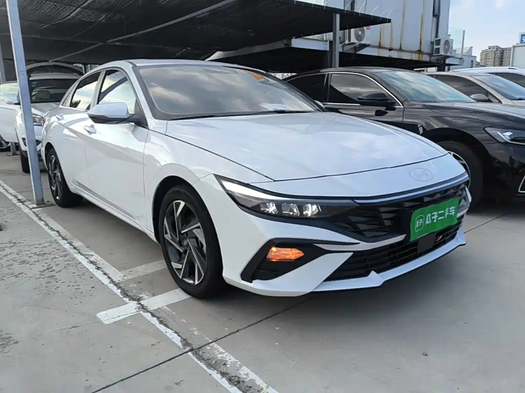 Hyundai Elantra — фото 4