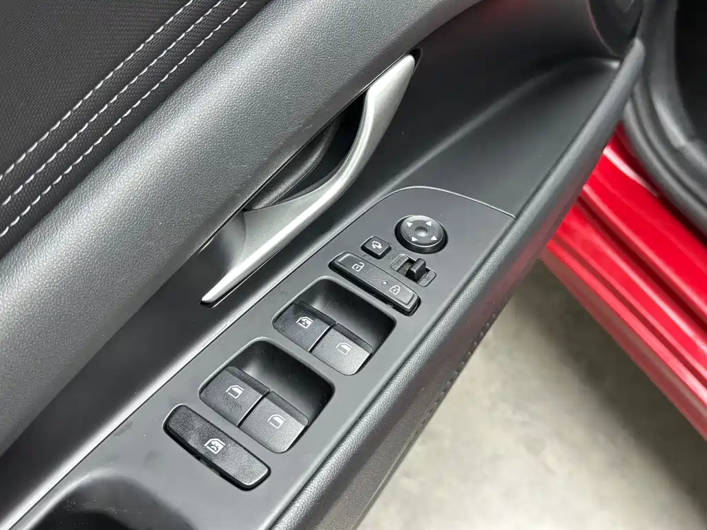 Hyundai Elantra — фото 11