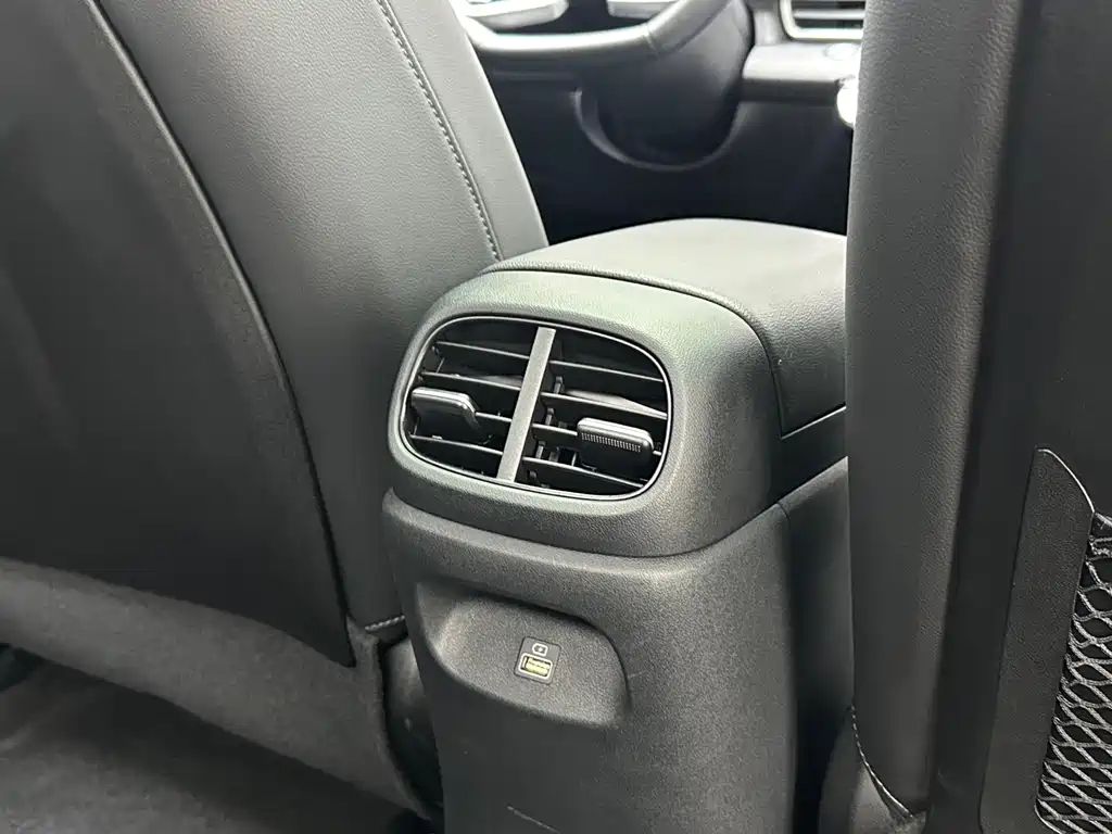 Hyundai Elantra — фото 14