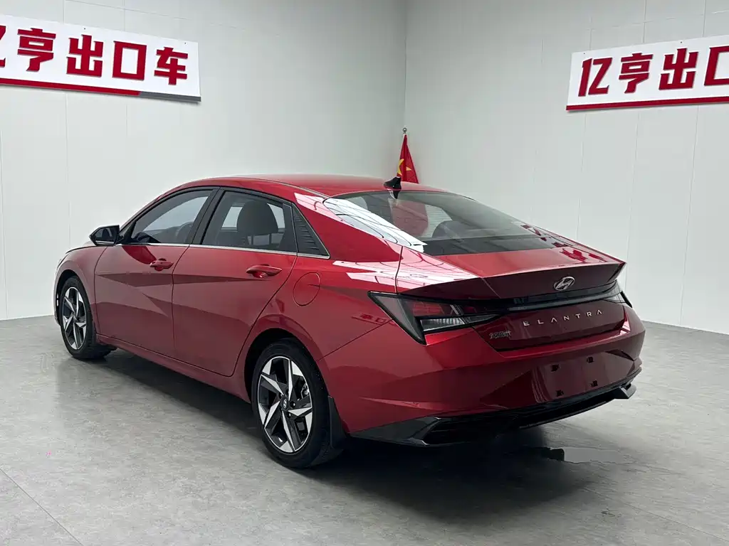 Hyundai Elantra — фото 23