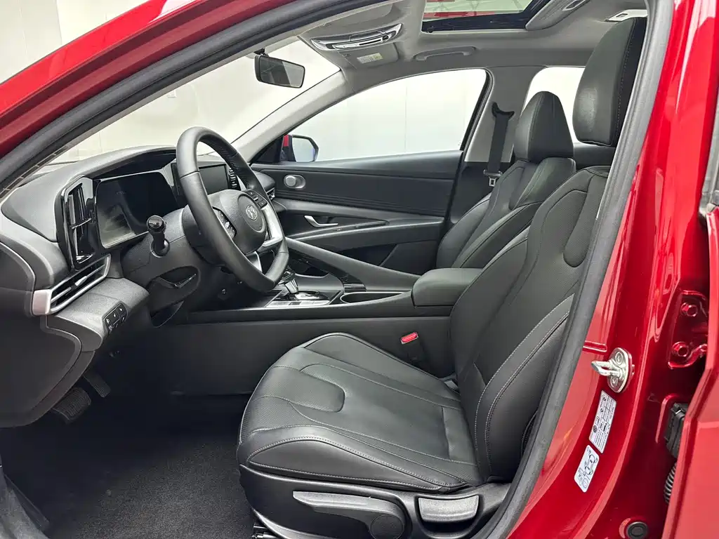 Hyundai Elantra — фото 4