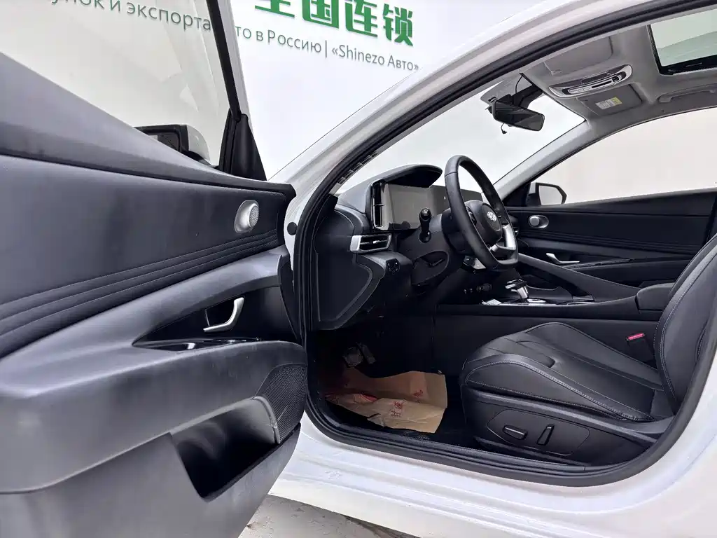 Hyundai Elantra — фото 17