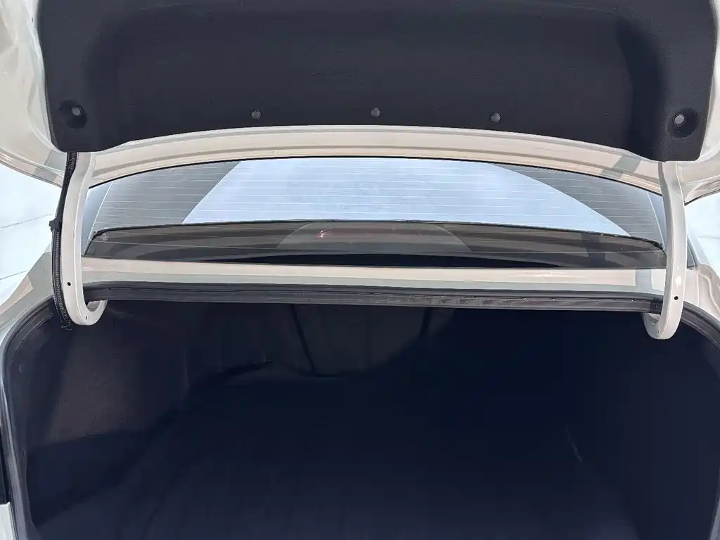 Hyundai Elantra — фото 25
