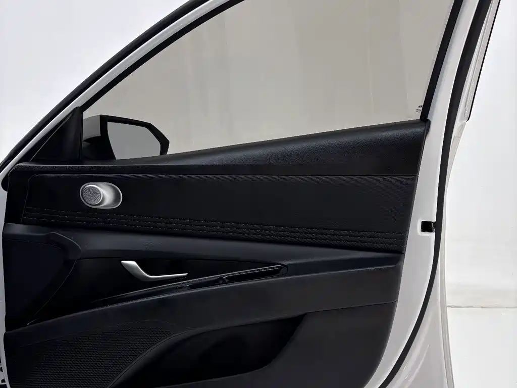 Hyundai Elantra — фото 26