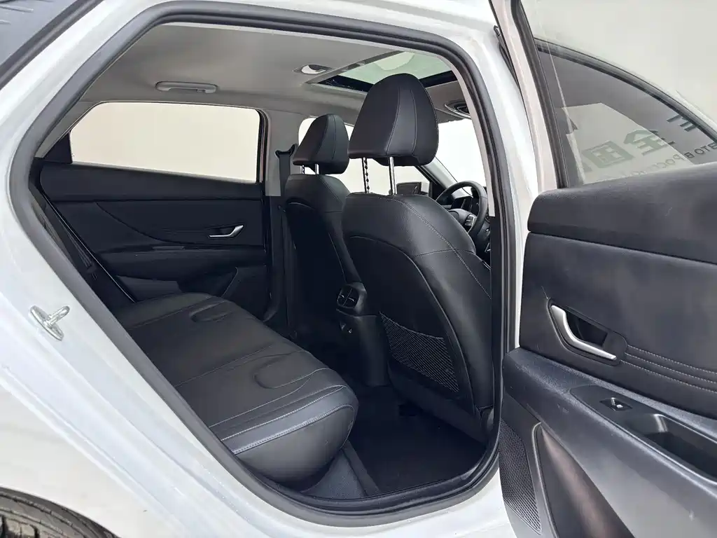 Hyundai Elantra — фото 29