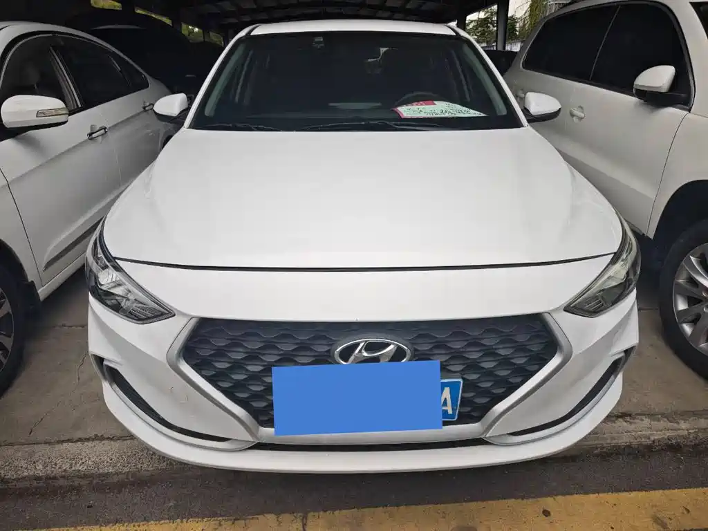 Hyundai Elantra — фото 2