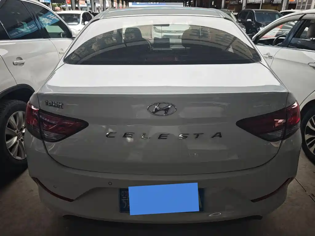 Hyundai Elantra — фото 14