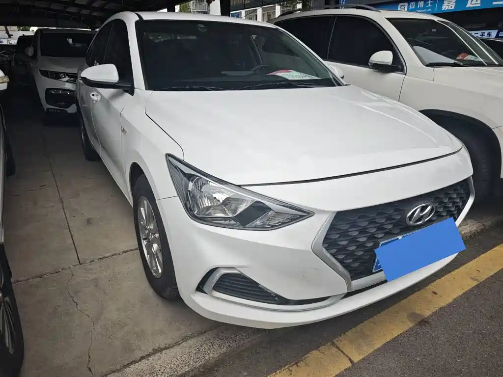 Hyundai Elantra — фото 3