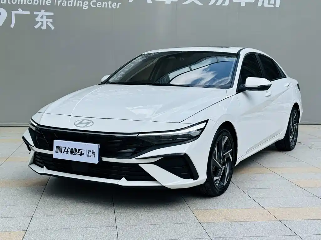 Hyundai Elantra — фото 17