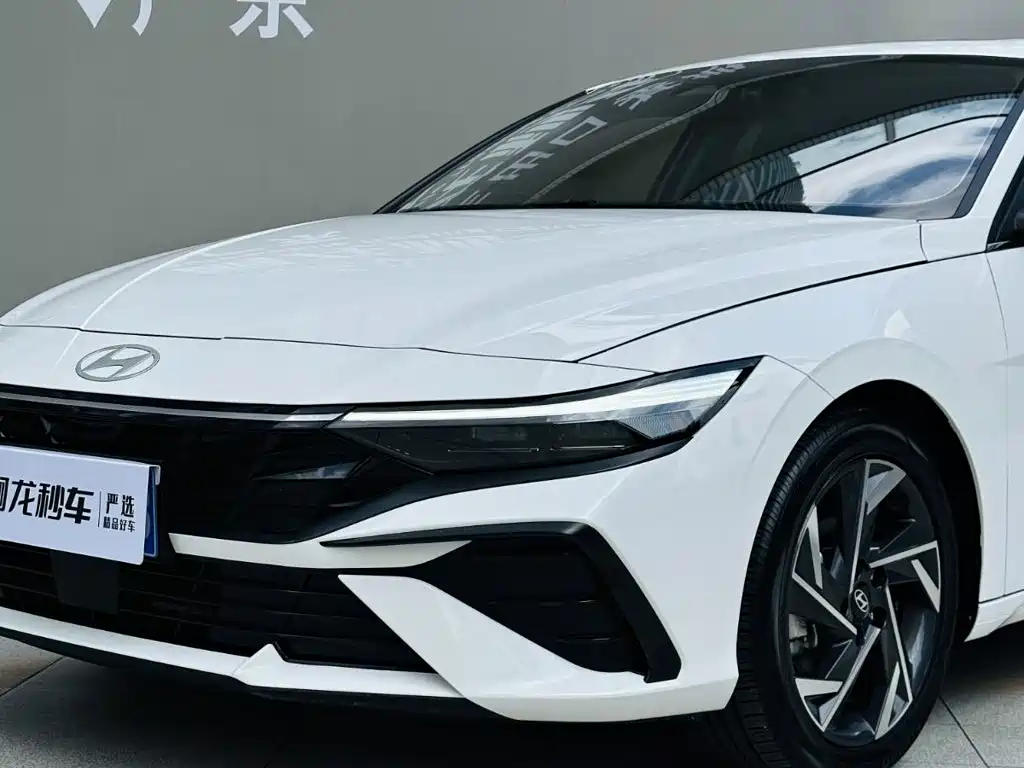 Hyundai Elantra — фото 18