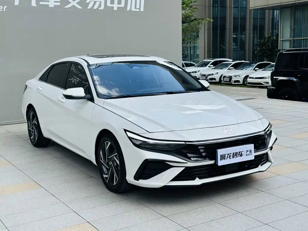 Hyundai Elantra — фото 3