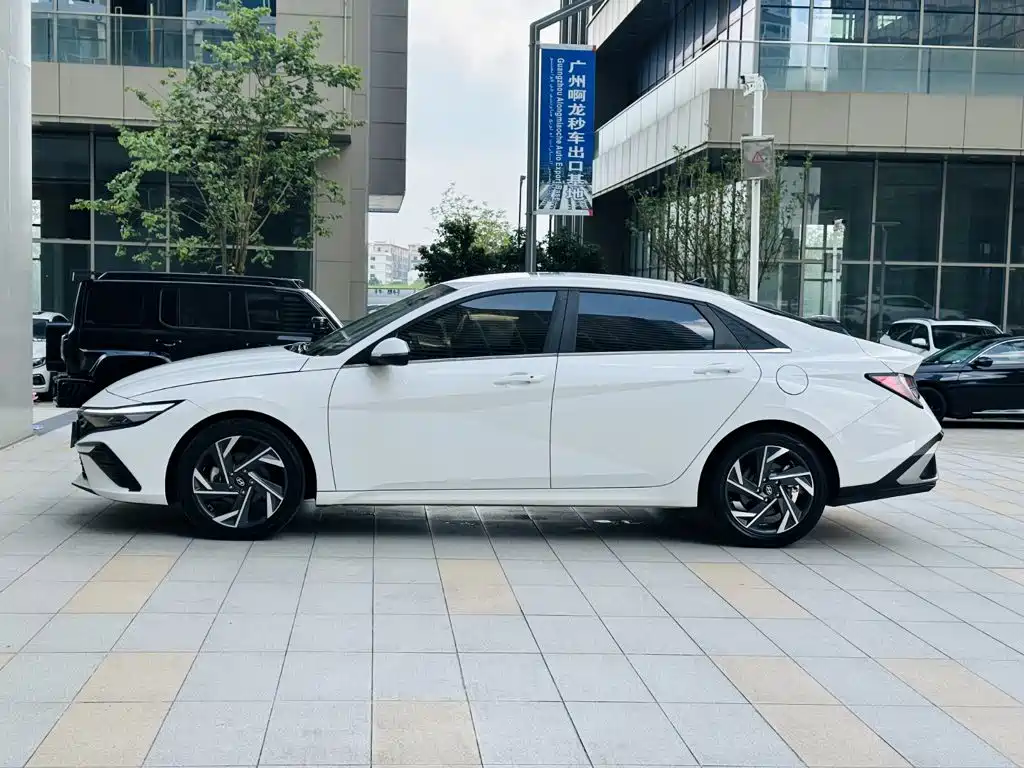 Hyundai Elantra — фото 4