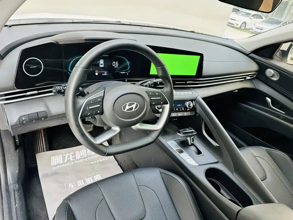 Hyundai Elantra — фото 8