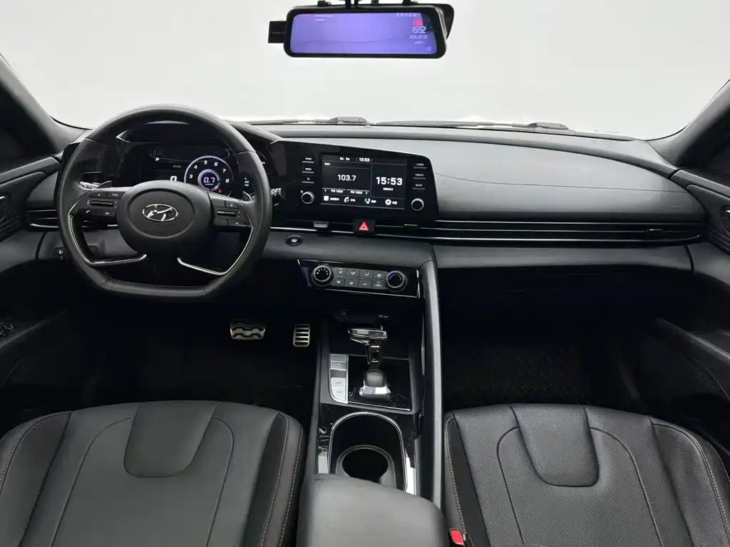 Hyundai Elantra — фото 11