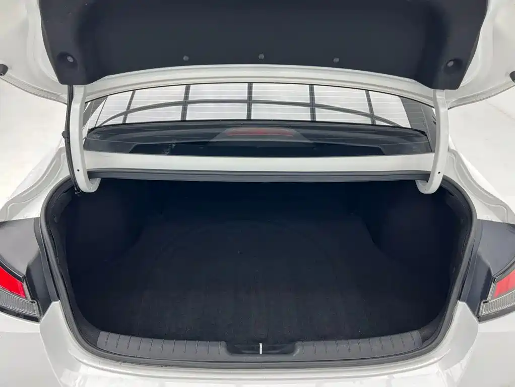 Hyundai Elantra — фото 15