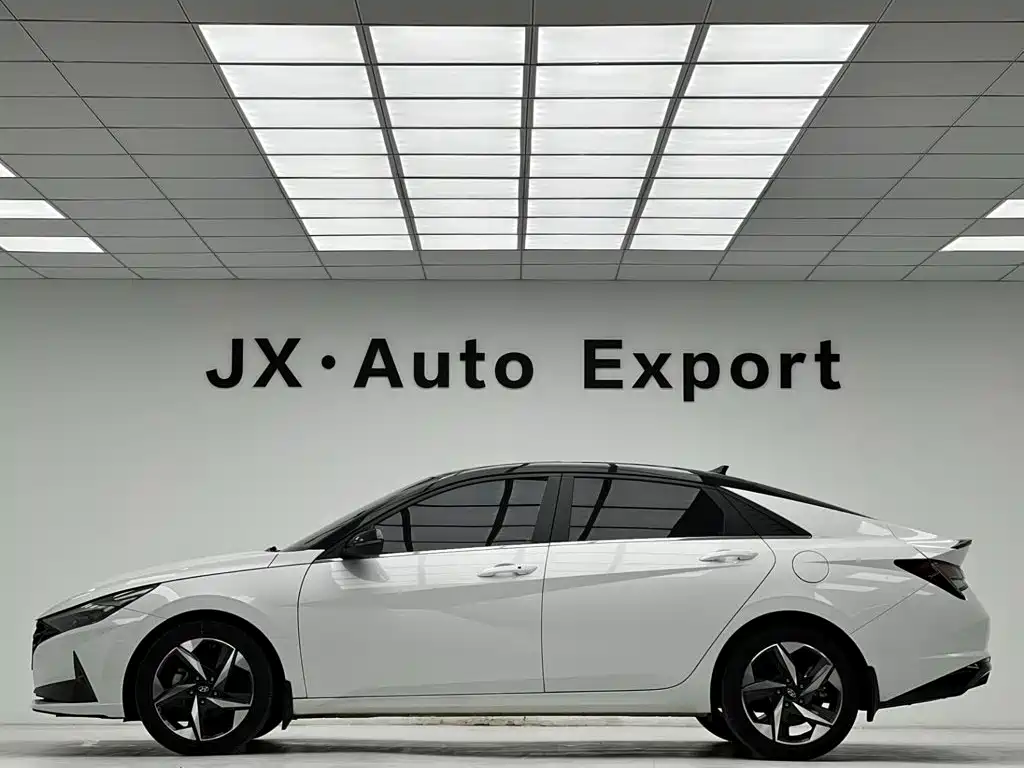 Hyundai Elantra — фото 17