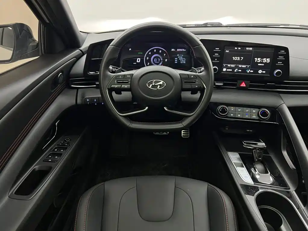 Hyundai Elantra — фото 10
