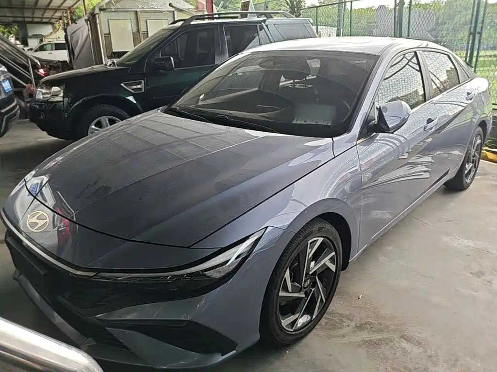 Hyundai Elantra — фото 2