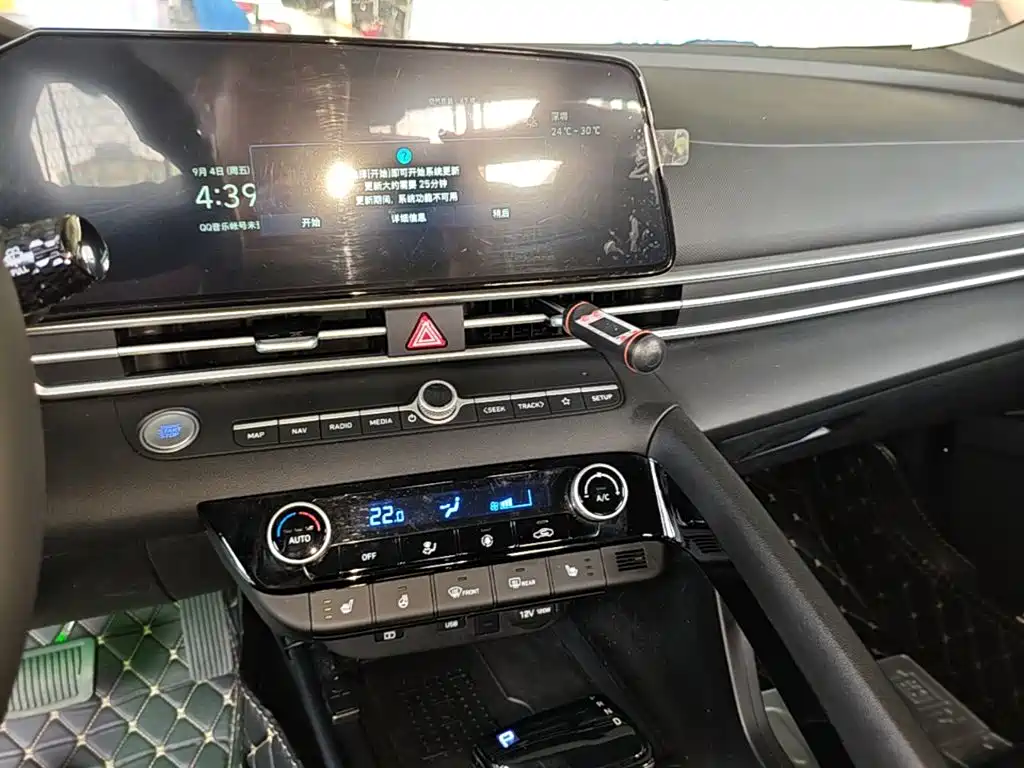 Hyundai Elantra — фото 13
