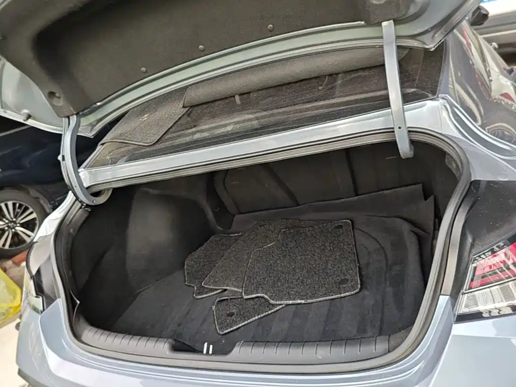 Hyundai Elantra — фото 19