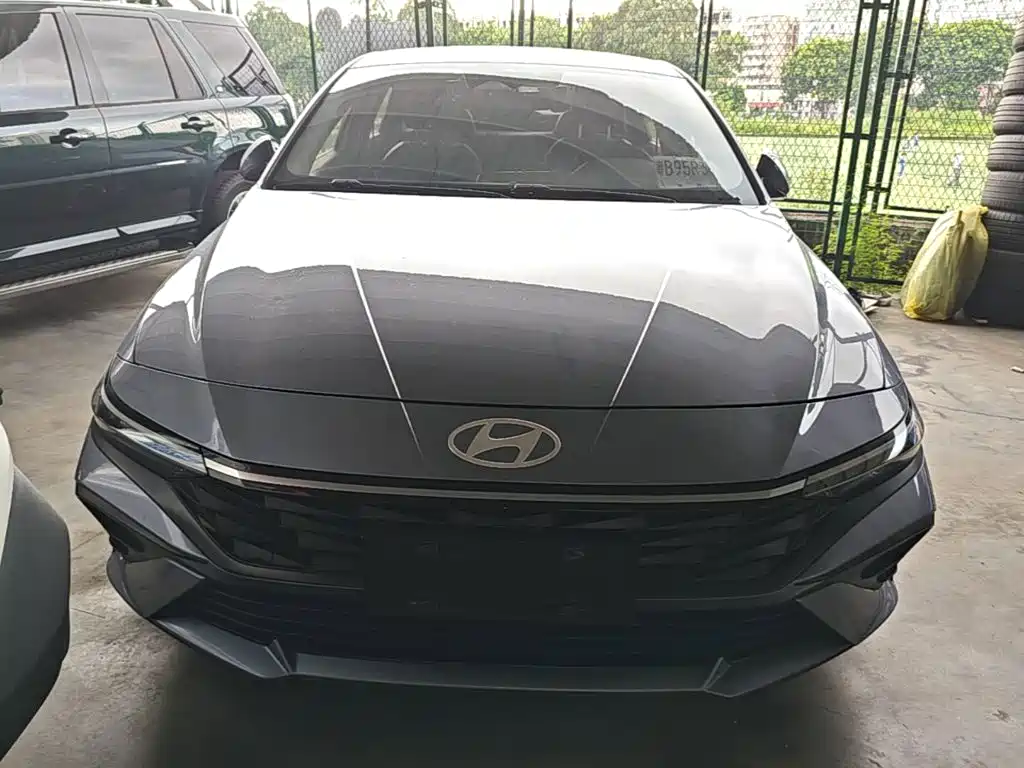 Hyundai Elantra — фото 3