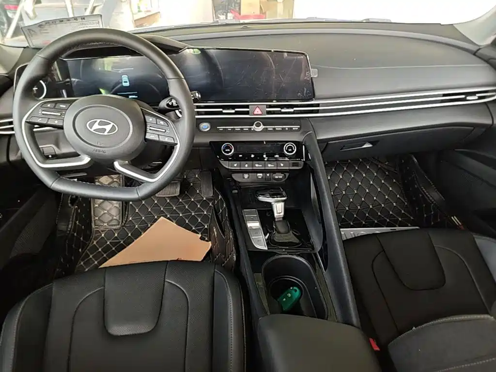 Hyundai Elantra — фото 10