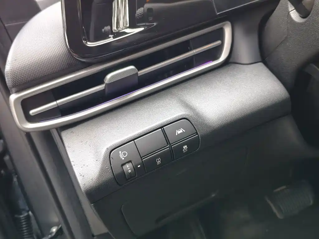 Hyundai Elantra — фото 15