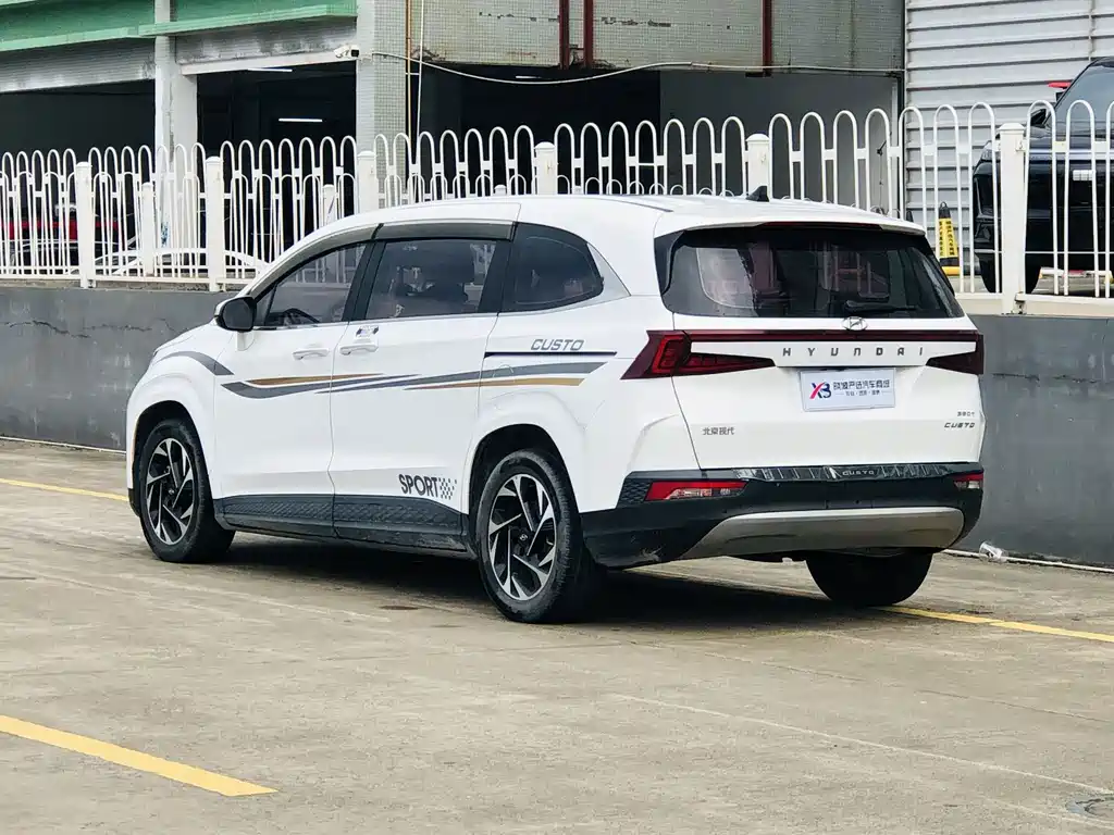 Hyundai Custo — фото 14